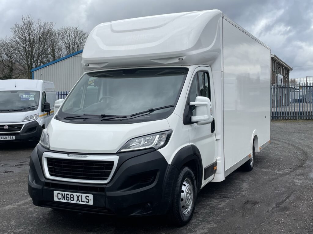 PEUGEOT BOXER 435 XTRA LONG 2.0 Blue HDi L4 H2 PROFESSIONAL LO LOADER VAN 130ps / NO VAT